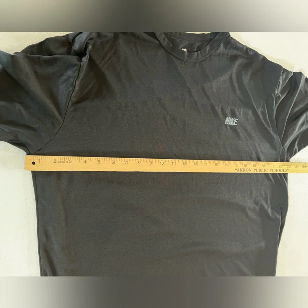 Nike Black Short Sleeve Tee Classic Fit Size Large